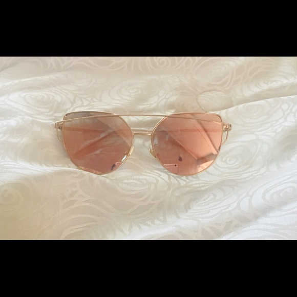 🔥SALE ONLY 1 LEFT🔥Cat Eye Sunnies - Picture 3 of 7